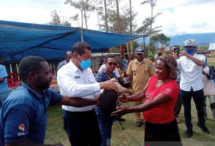 Presidential Instruction No.9 of 2017 was successfully implemented in the Jayawijaya community.