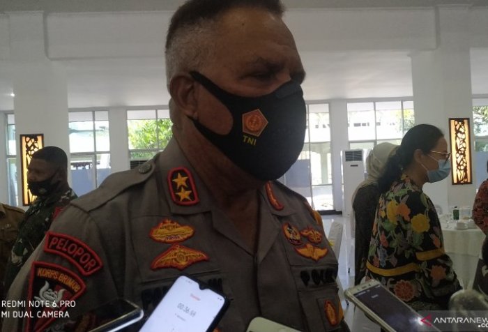 Armed Papuans stealing village funds