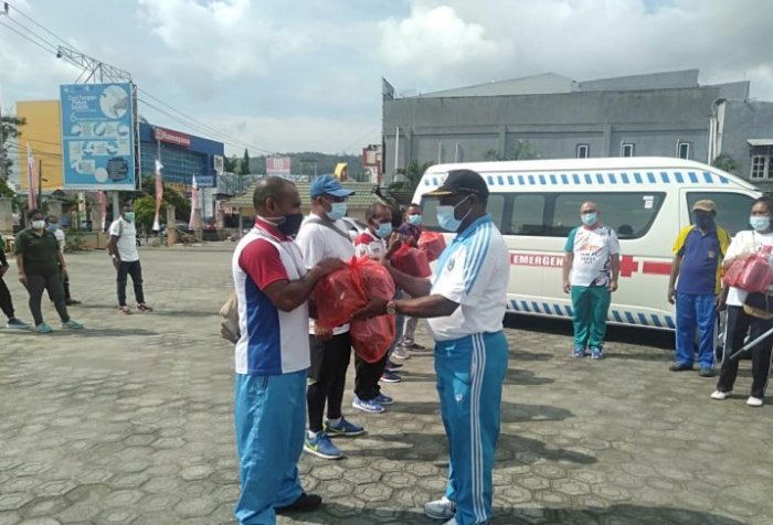 Free face masks in Papua